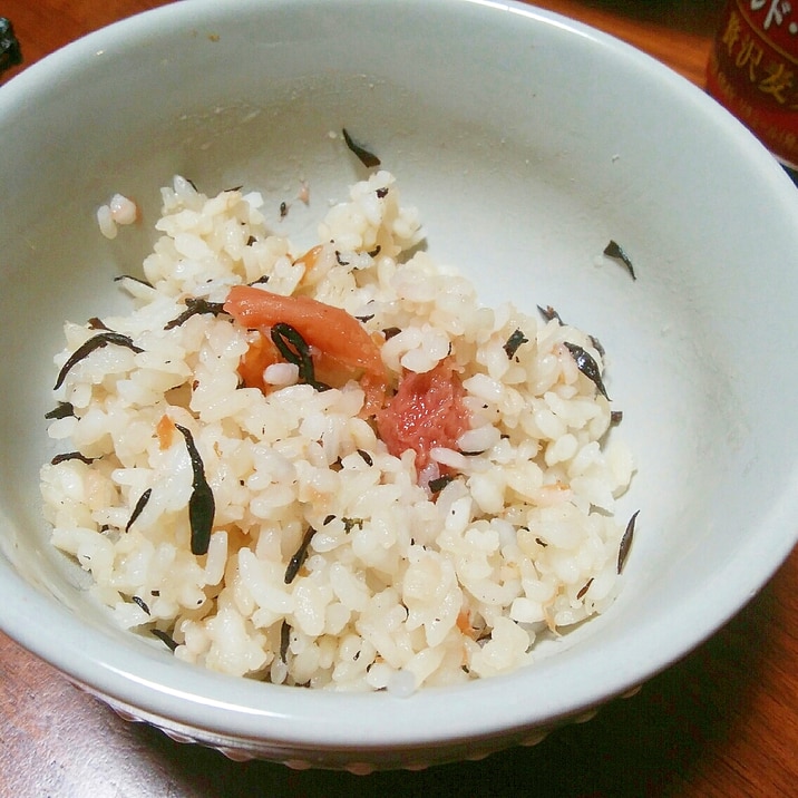 梅干しとひじきの炊き込みご飯